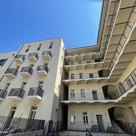 Visit Oomph Apartments Prague Exterior photo