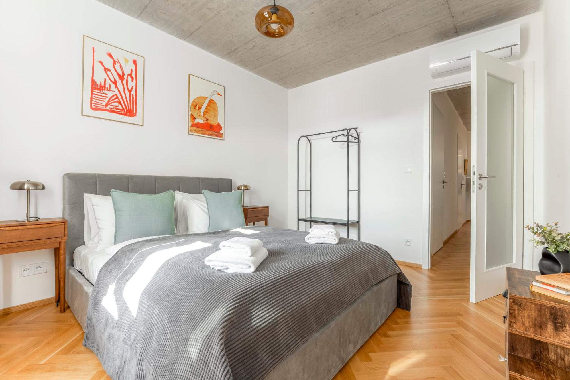 Visit Oomph Apartments Prague Exterior photo