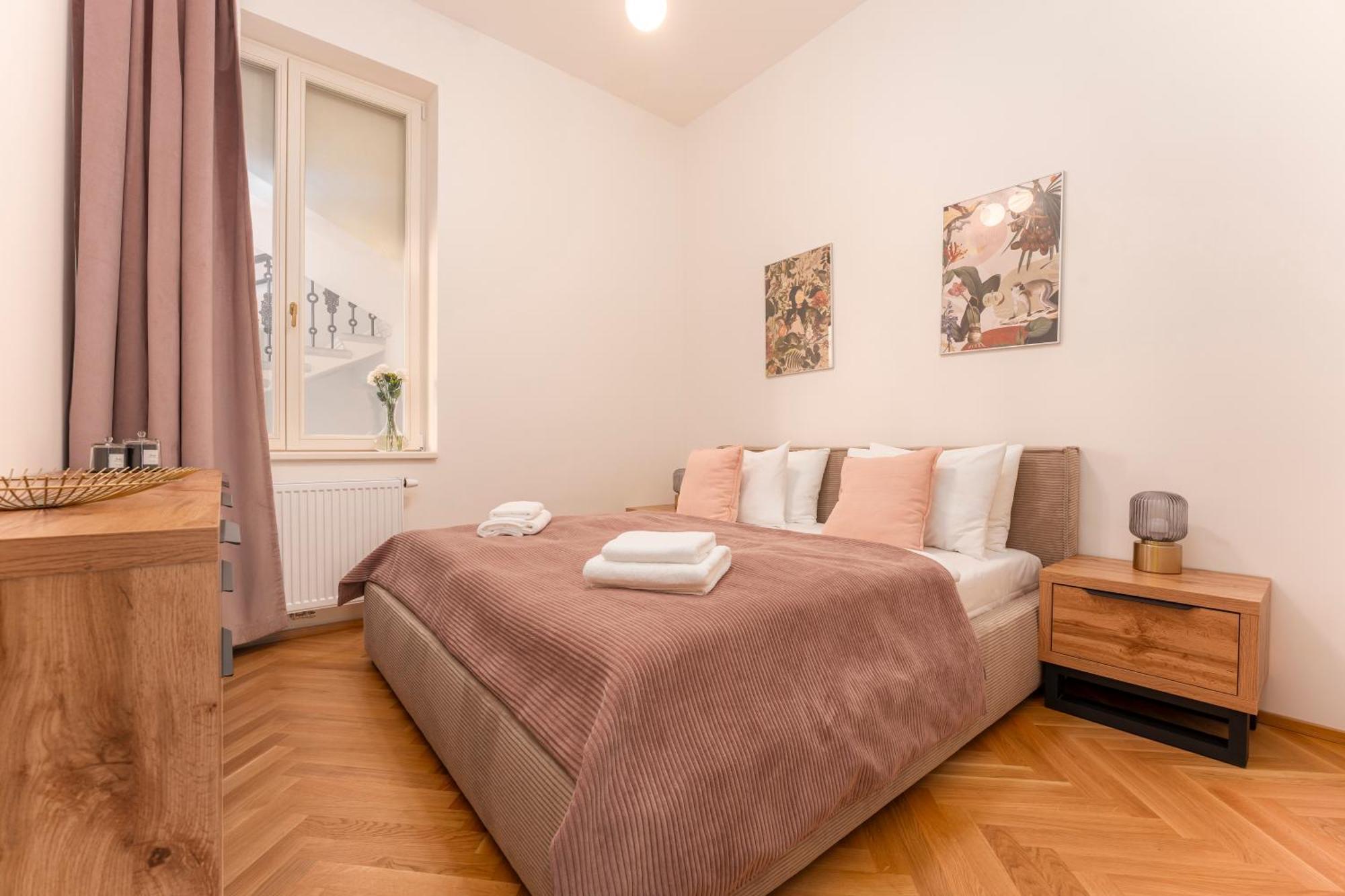 Visit Oomph Apartments Prague Exterior photo