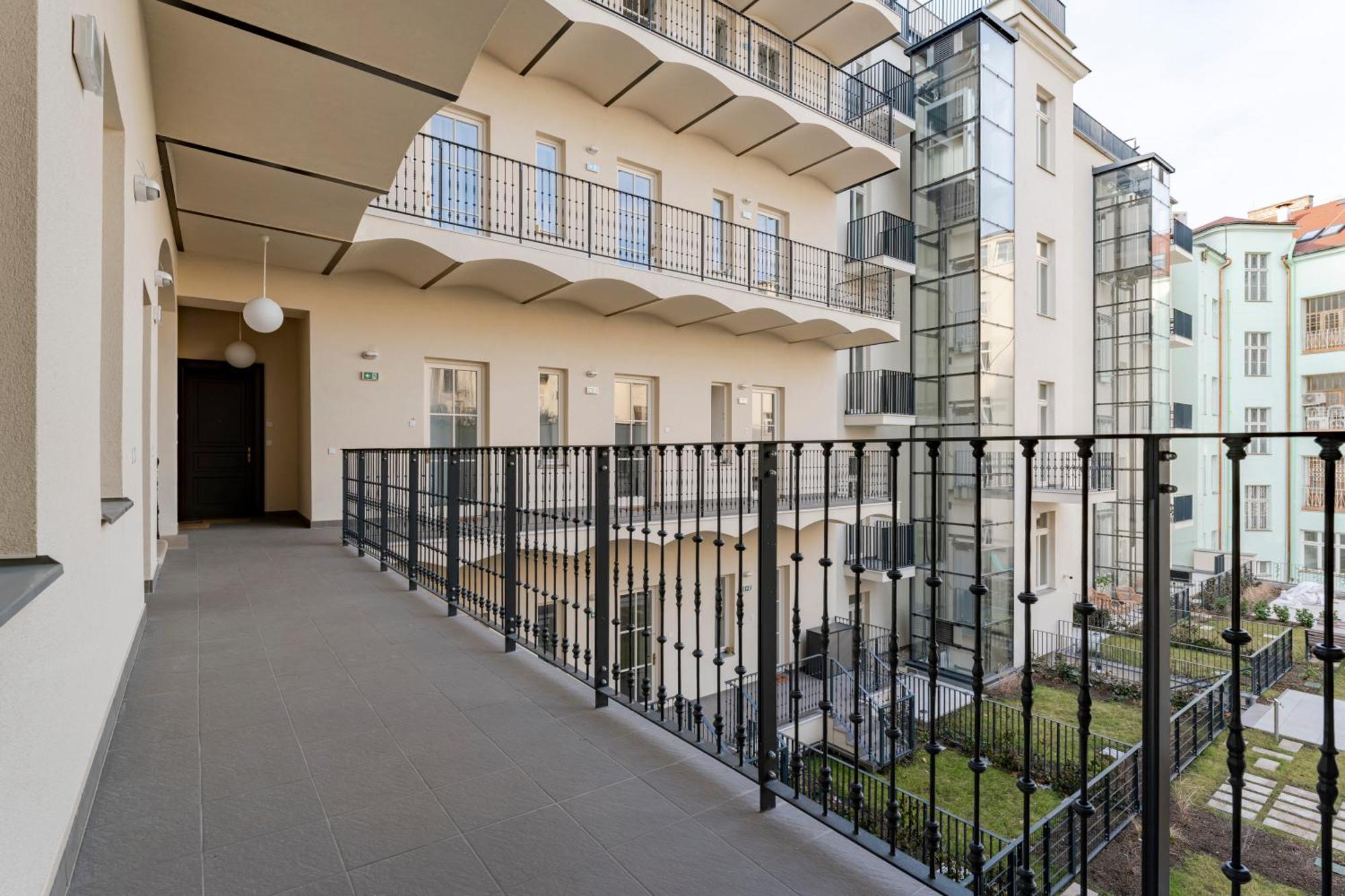 Visit Oomph Apartments Prague Exterior photo