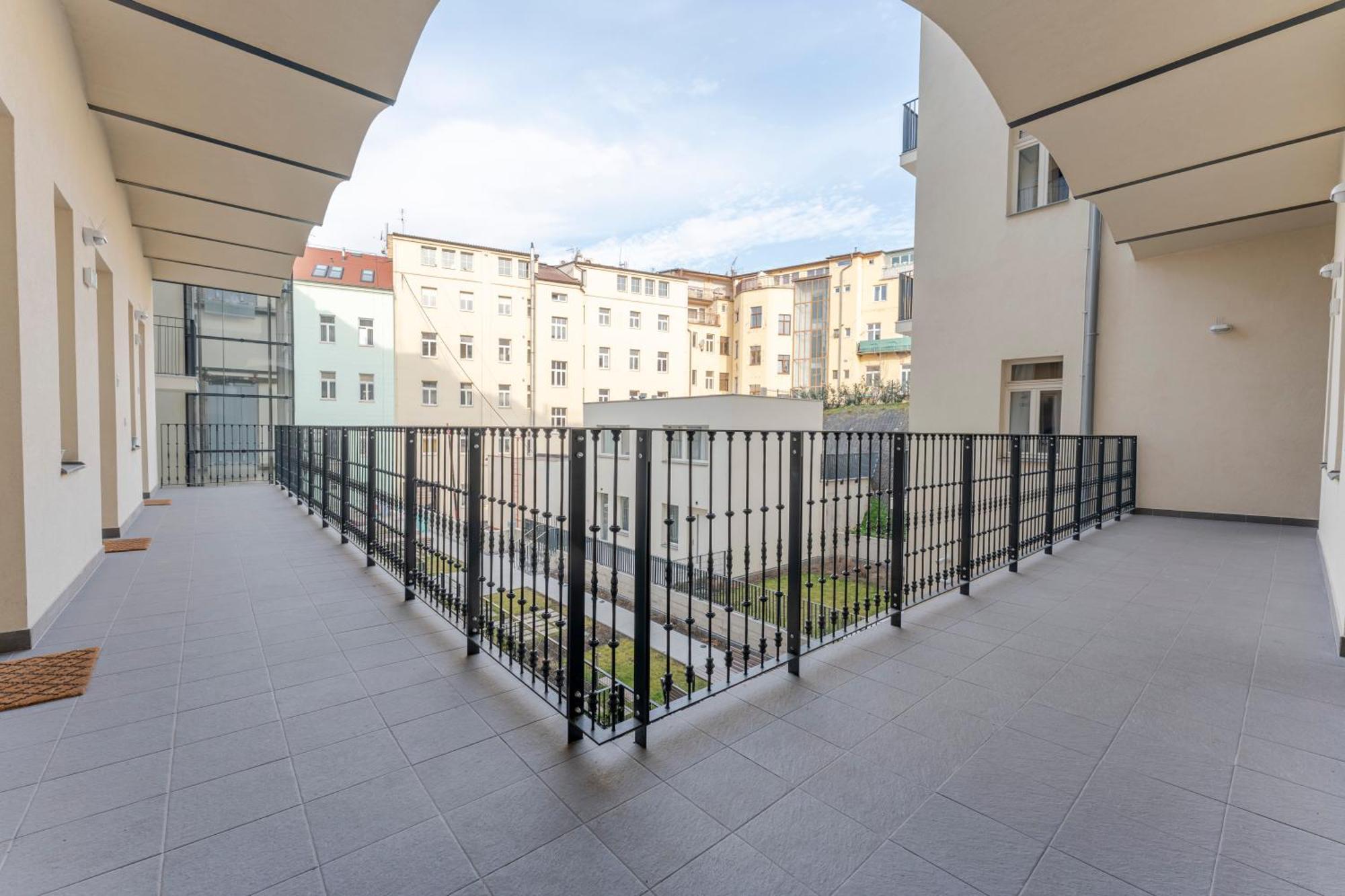 Visit Oomph Apartments Prague Exterior photo
