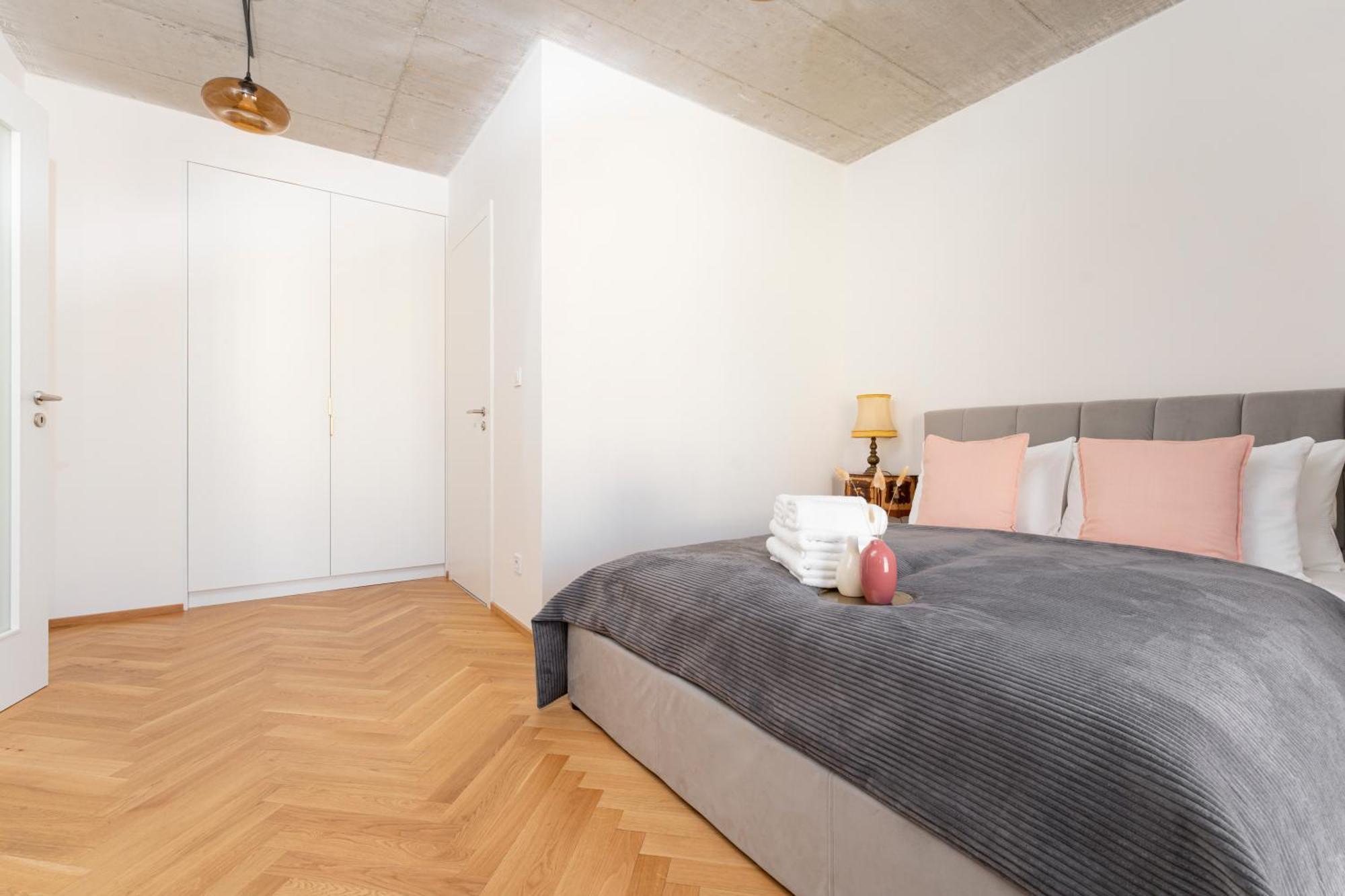 Visit Oomph Apartments Prague Exterior photo