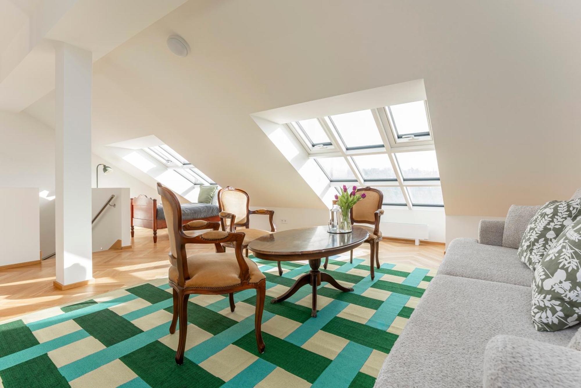 Visit Oomph Apartments Prague Exterior photo