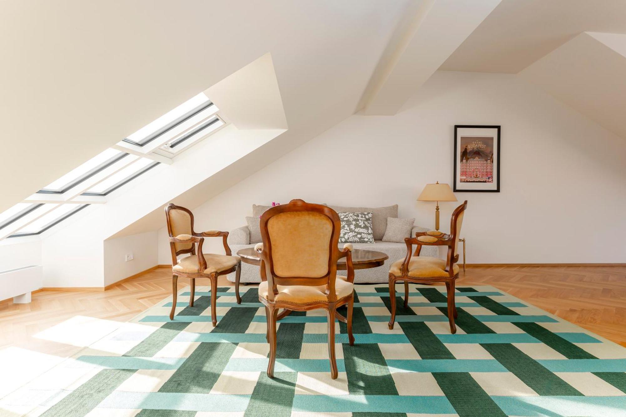 Visit Oomph Apartments Prague Exterior photo