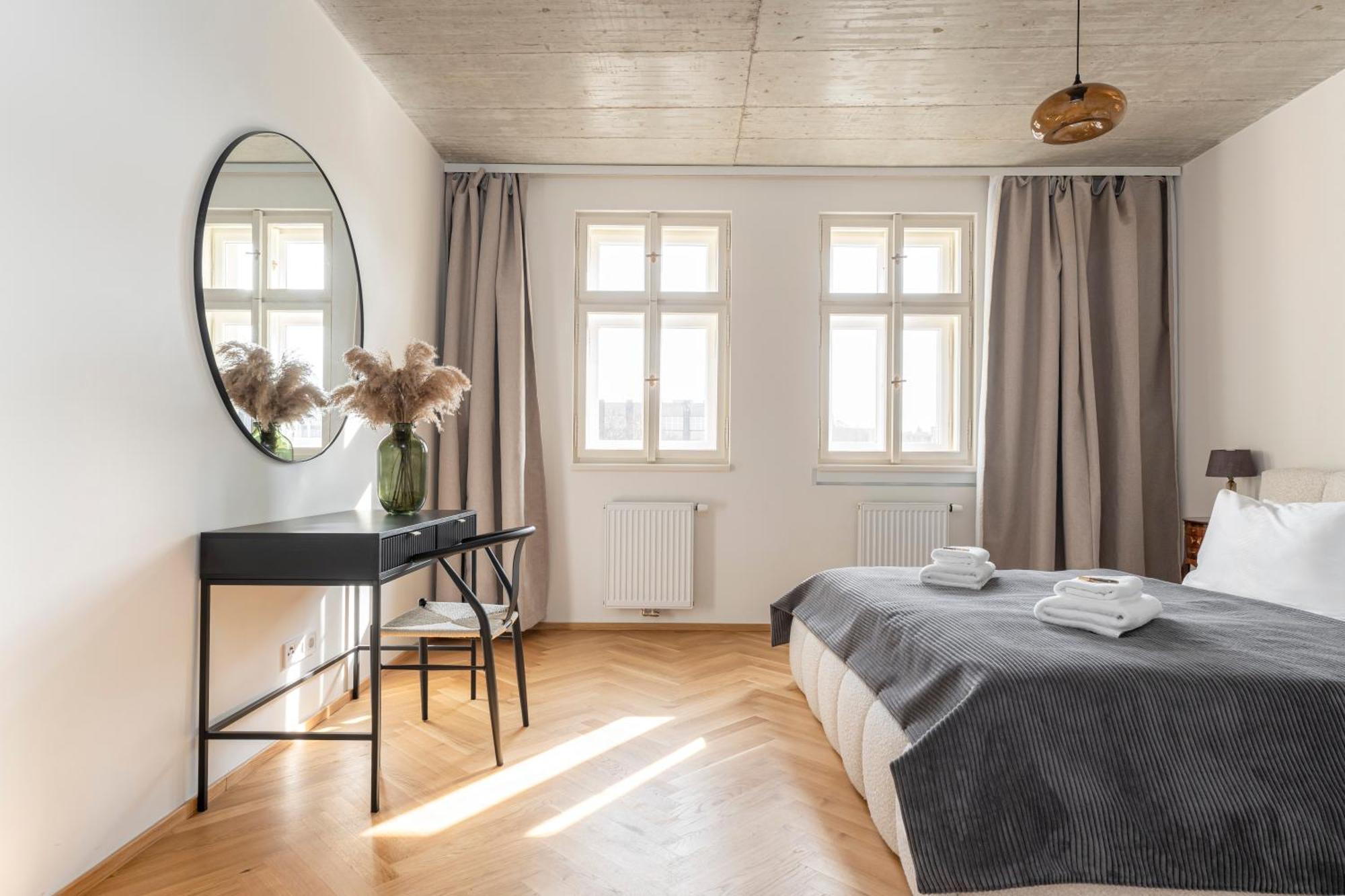 Visit Oomph Apartments Prague Exterior photo