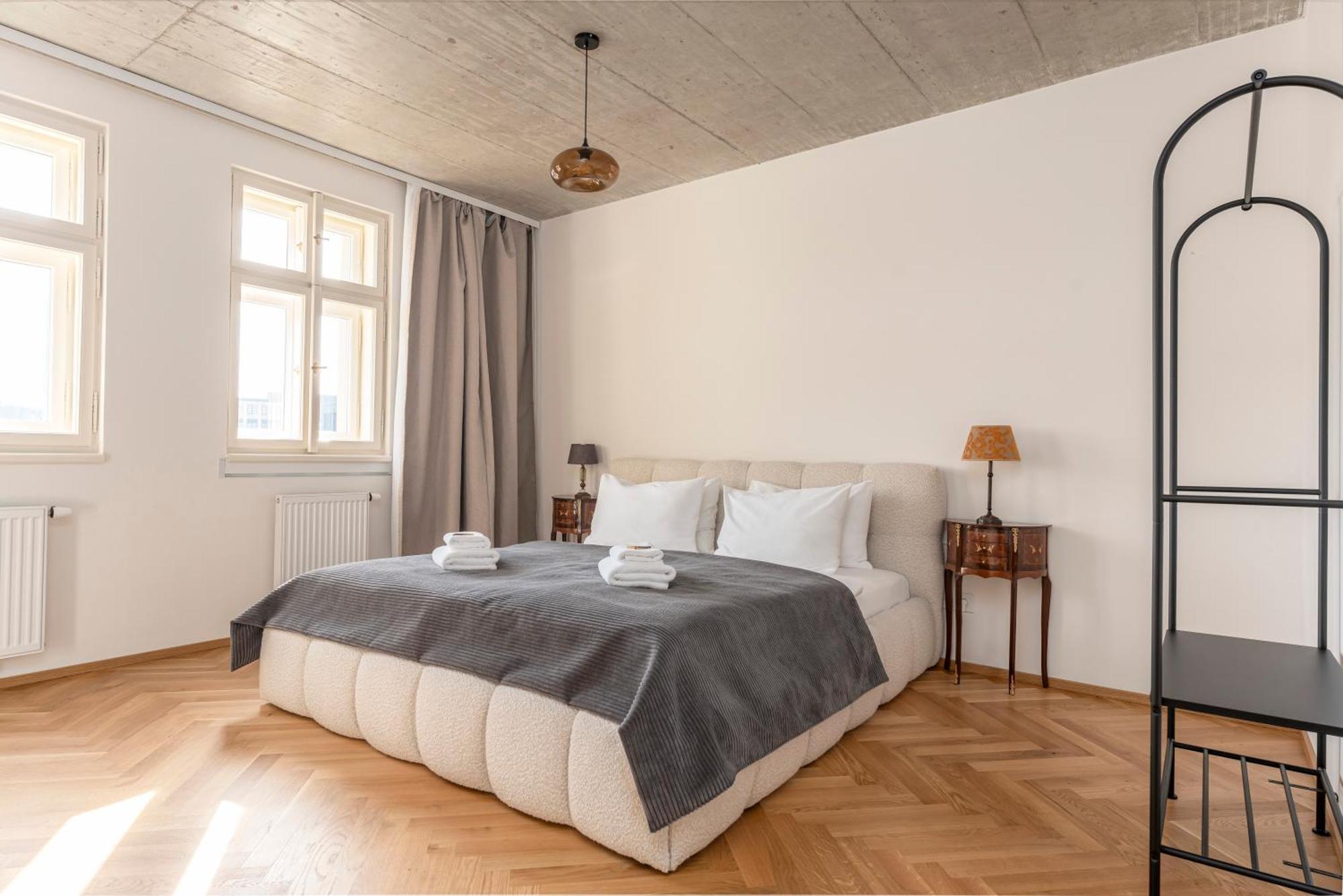 Visit Oomph Apartments Prague Exterior photo