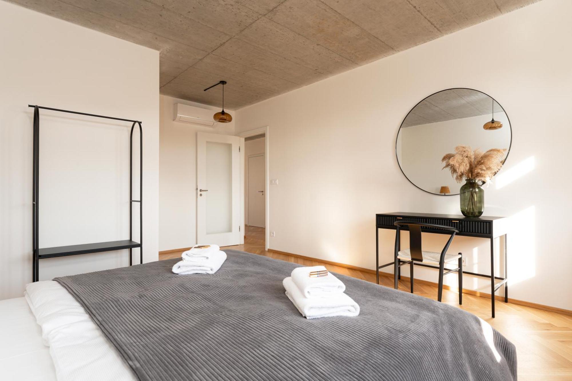 Visit Oomph Apartments Prague Exterior photo