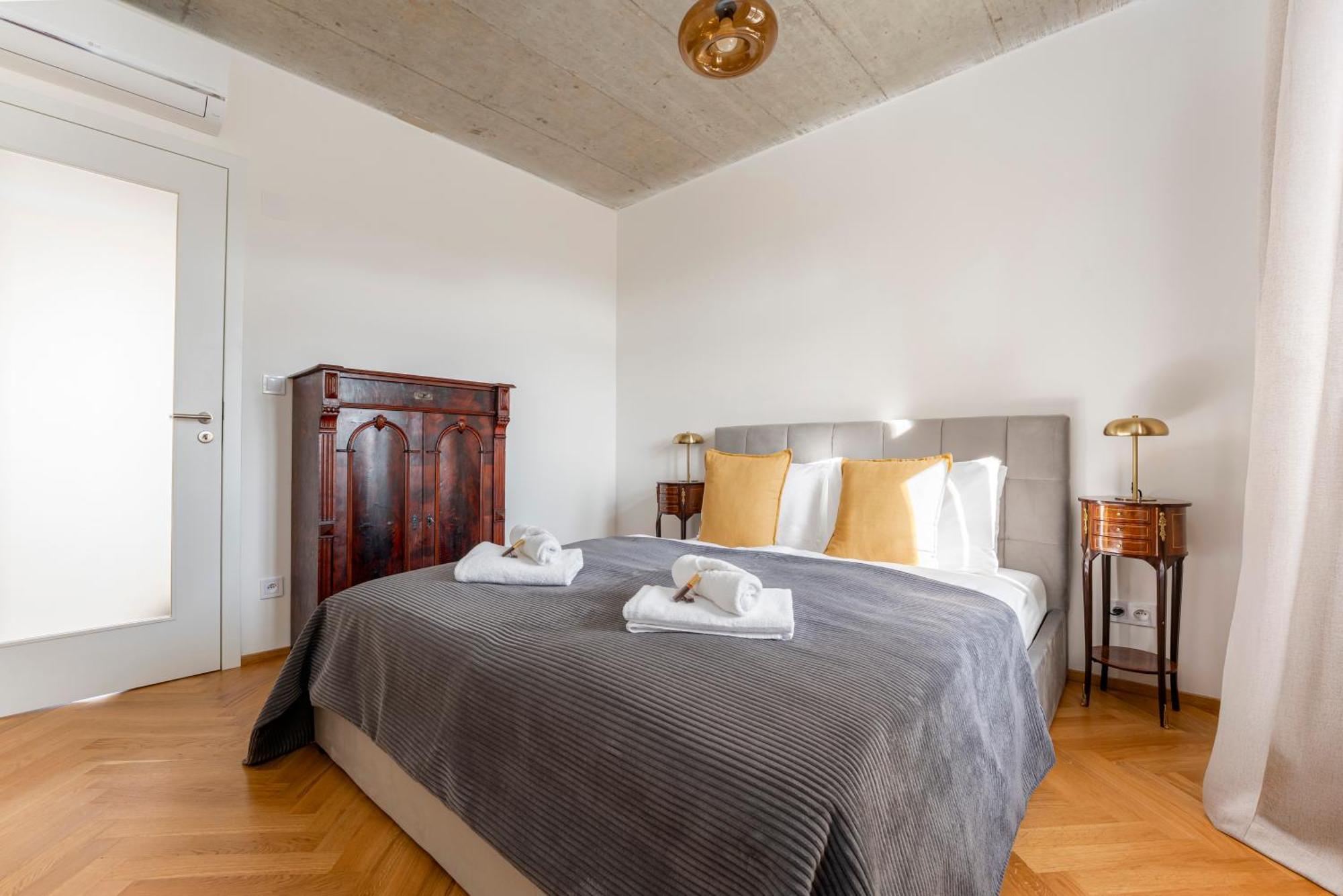 Visit Oomph Apartments Prague Exterior photo