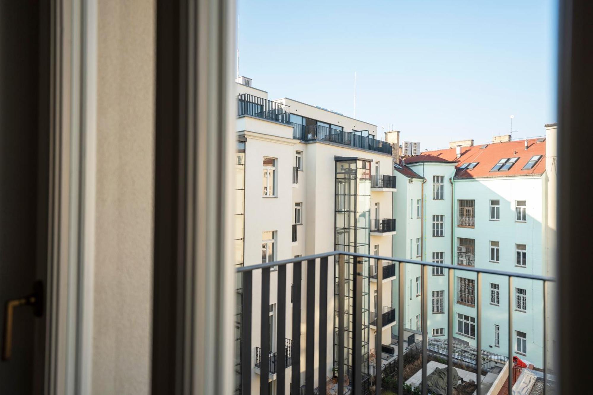 Visit Oomph Apartments Prague Exterior photo