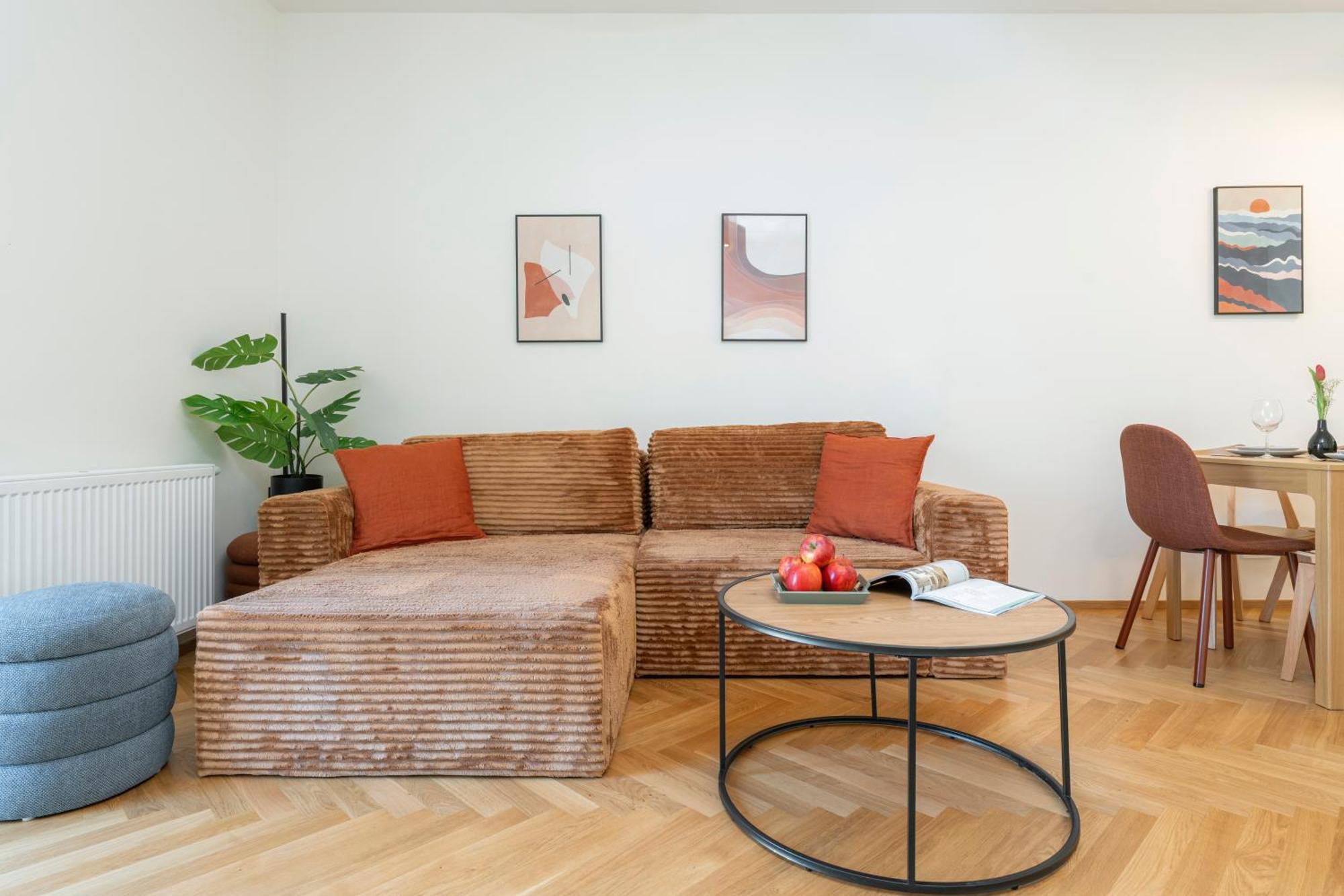 Visit Oomph Apartments Prague Exterior photo