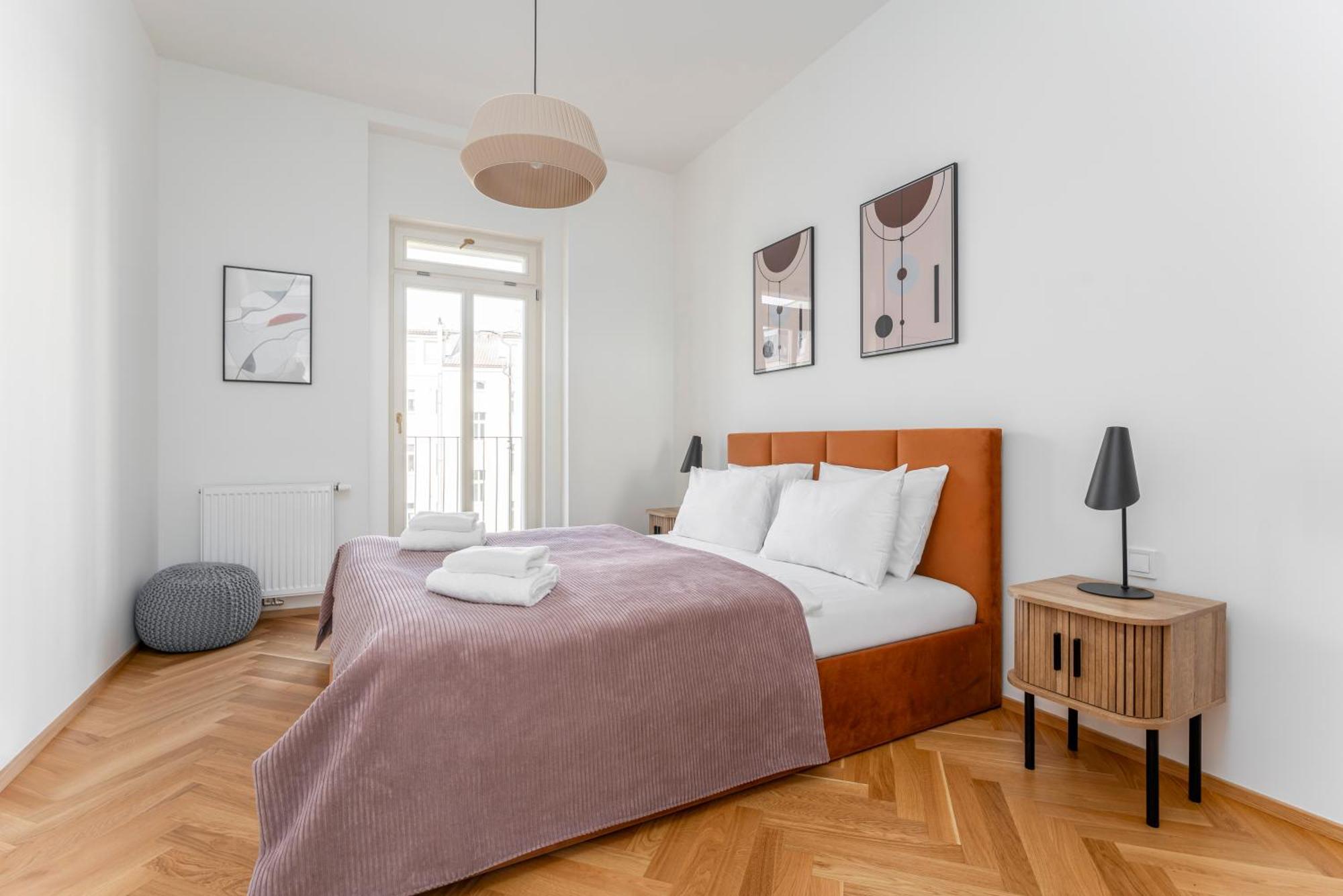Visit Oomph Apartments Prague Exterior photo